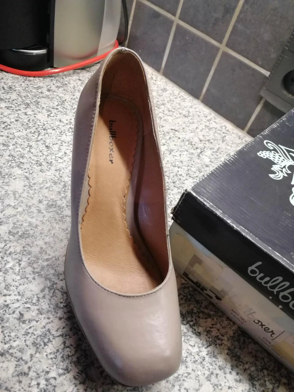 pumps marca bullboxer cinza claro - tamanho 38 – photo 4